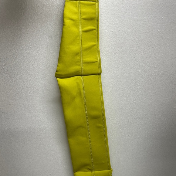 Lululemon Fast and Free Running Belt Highlight Yellow Reflective Visibility - Picture 6 of 7
